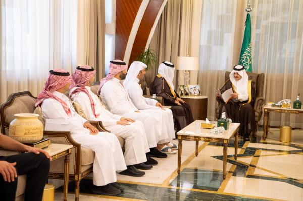 سمو أمير الشرقية خلال استقباله رئيس وأعضاء نادي الصفاء الرياضي - اليوم