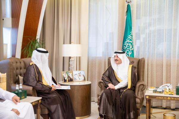 سمو أمير الشرقية خلال استقباله رئيس نادي الصفاء الرياضي - اليوم