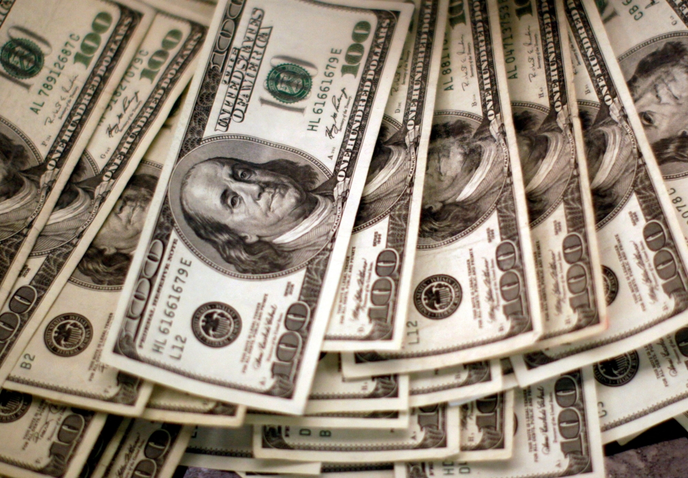 ارتفاع الدولار من أدنى مستوى في 15 شهرًا