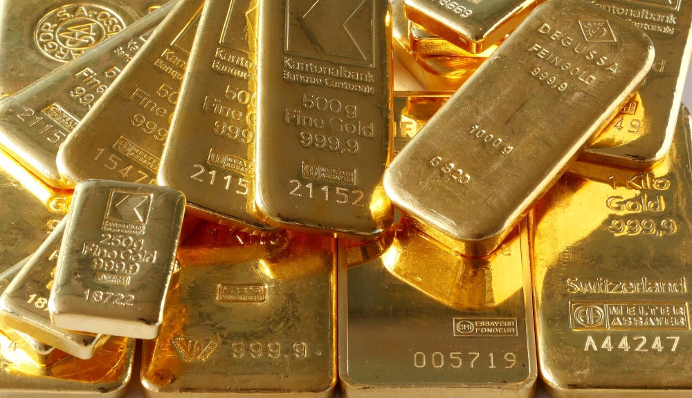 الذهب ينخفض بفعل ارتفاع الدولار