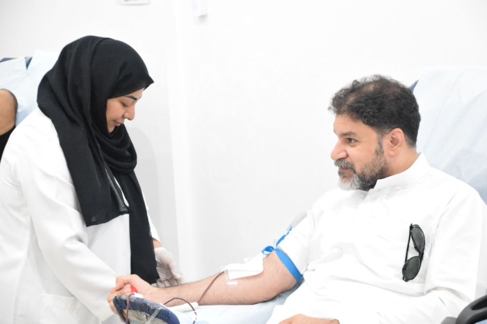 أحد المتبرعين بالدم ضمن حملة