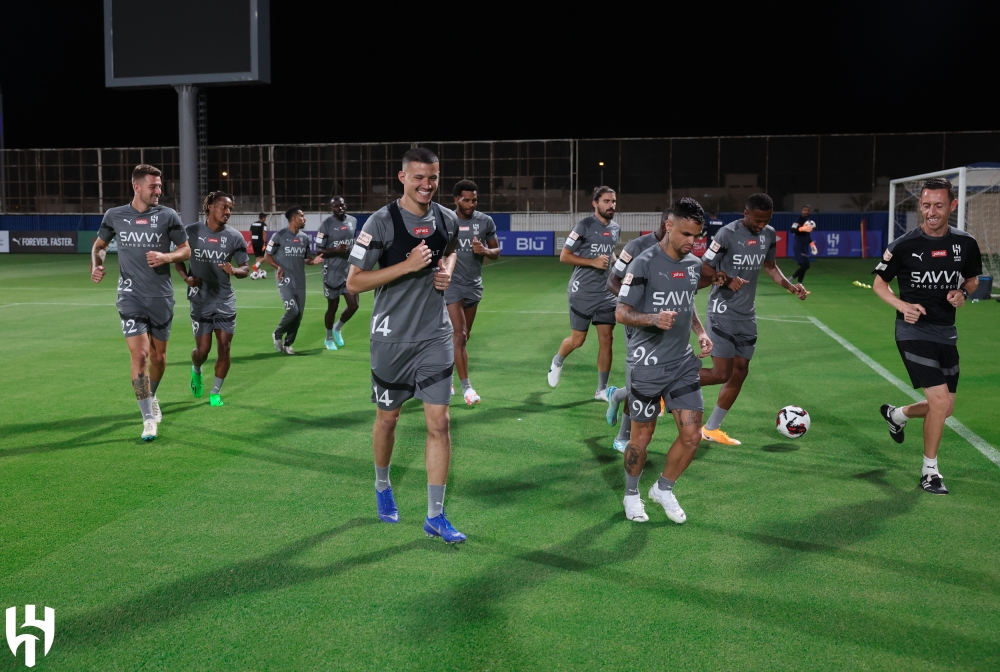 ظهور المالكي والمفرج.. الهلال يواصل تدريباته