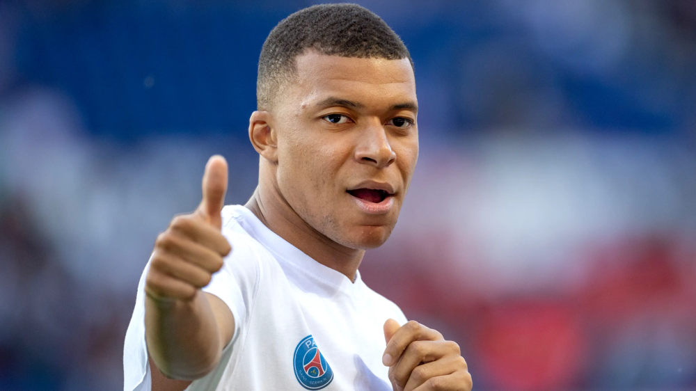 وفد الهلال في باريس لإقناع مبابي بالتوقيع