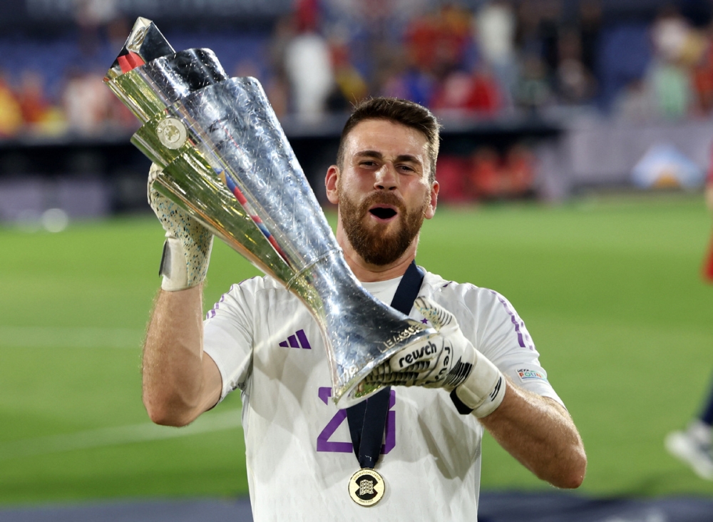 تقارير: الهلال يستهدف حارس منتخب إسبانيا