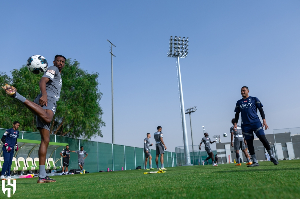 جيسوس يشرح للاعبي الهلال تكتيك الوداد