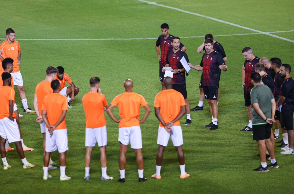 جيرارد يقرر إغلاق تدريبات الاتفاق