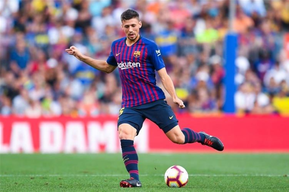 ميلان ينافس النصر على صفقة لاعب برشلونة