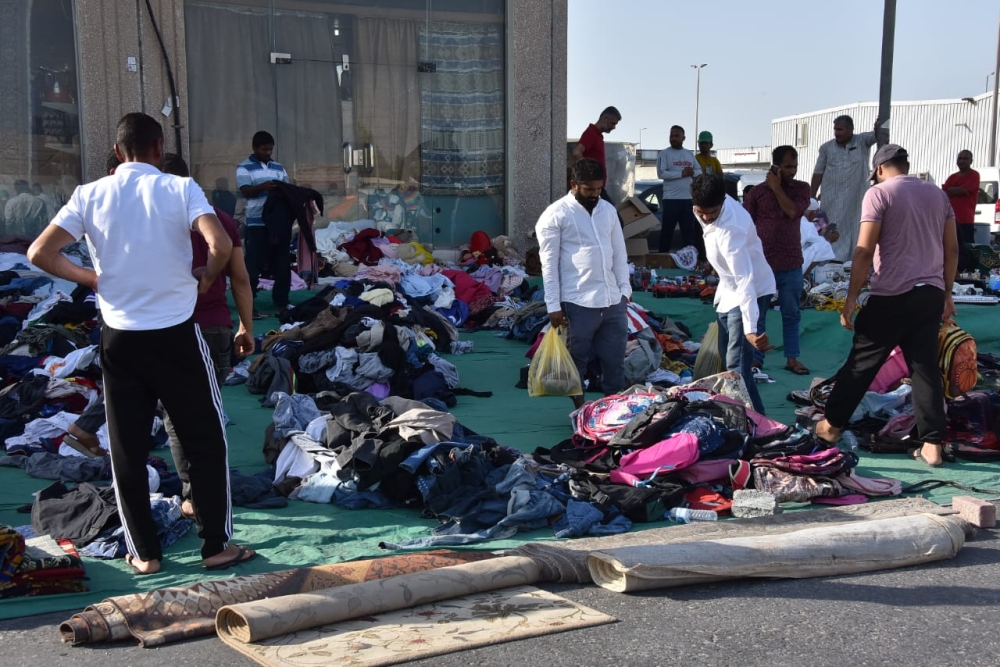 البيع على الارصفة خارج الحراج