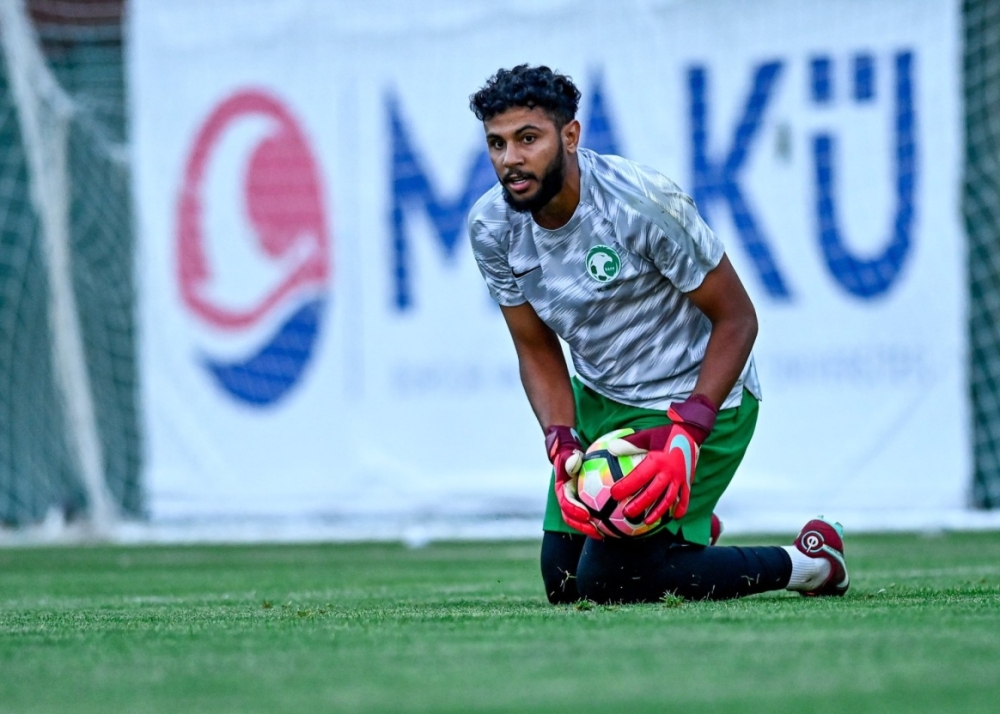الخليج يتعاقد مع الحارس رائد أزيبي