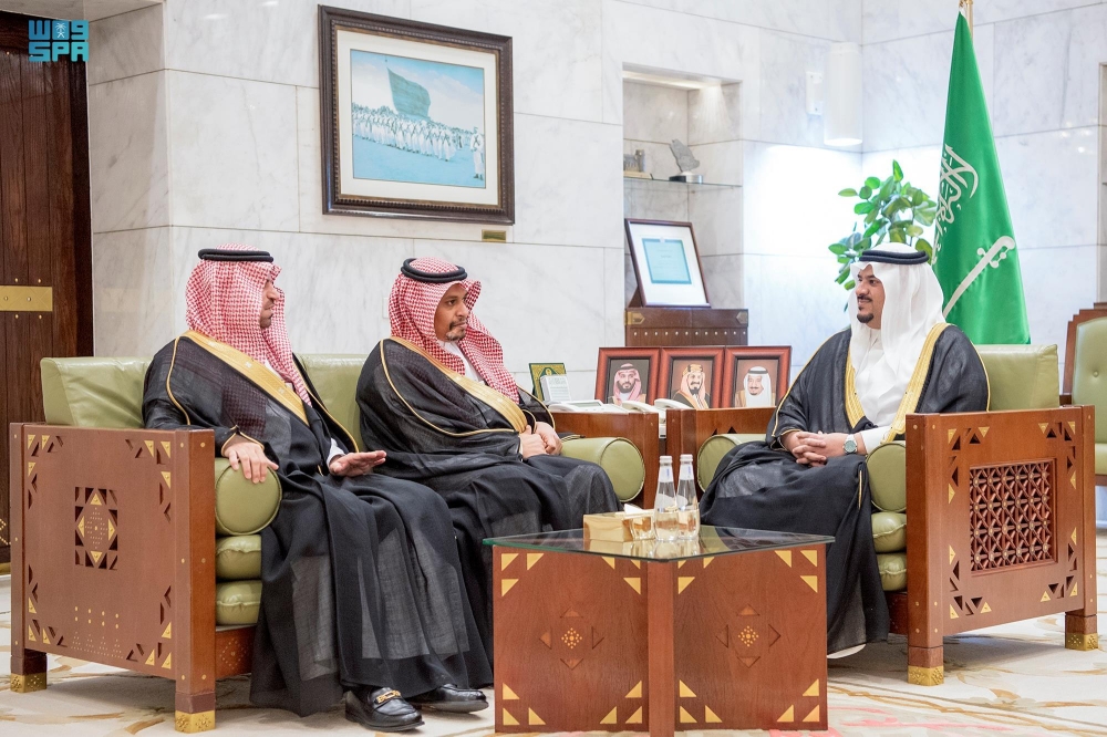 نائب أمير الرياض يستقبل مسؤولين في وزارة التعليم