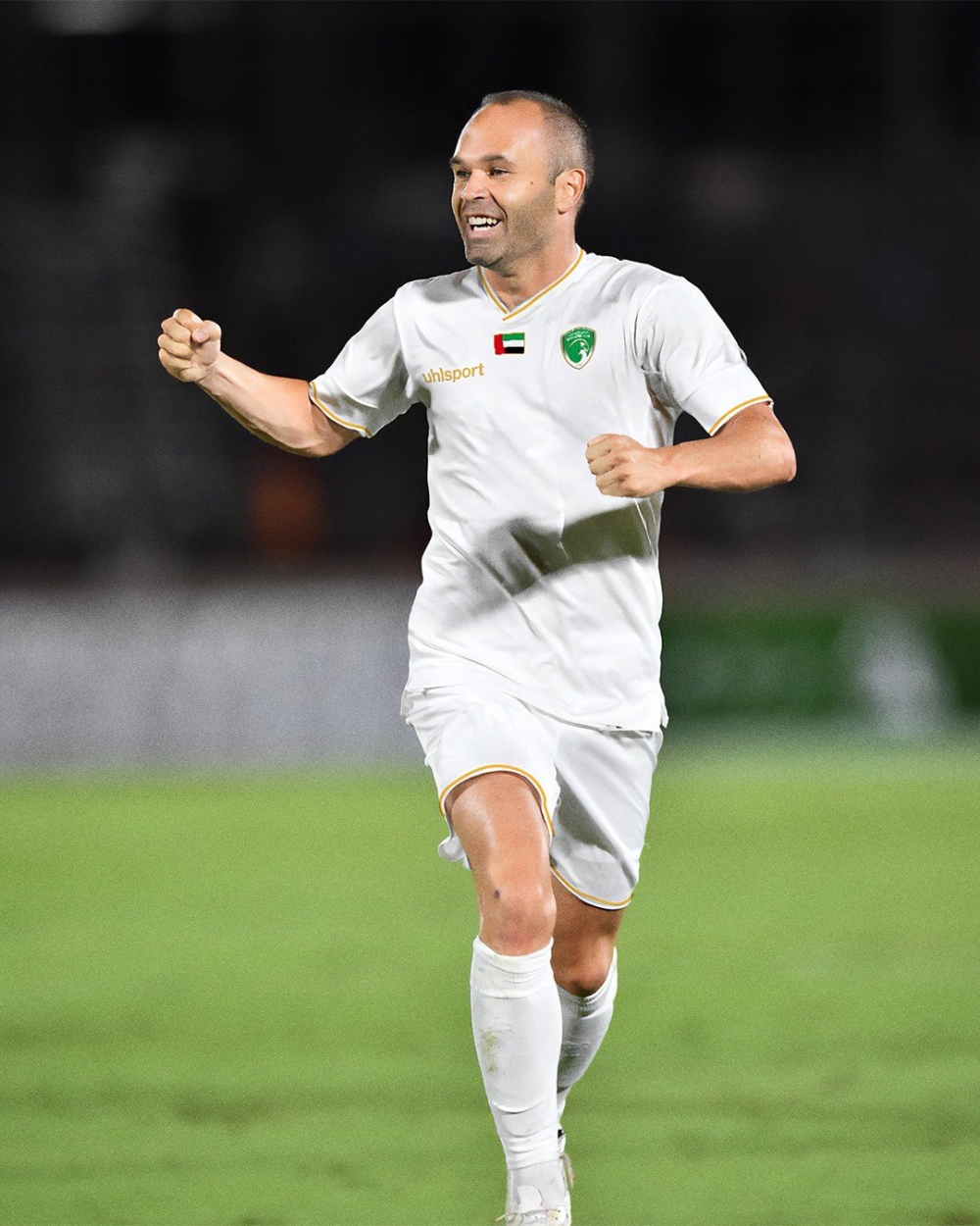 نادي الإمارات الإماراتي يتعاقد مع إنييستا 