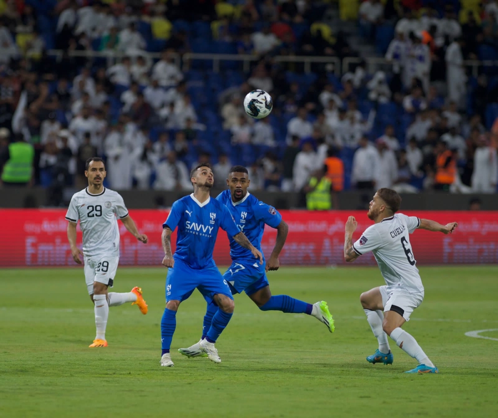 الهلال يفوز بثلاثية على الشباب ويلتقي النصر في النهائي