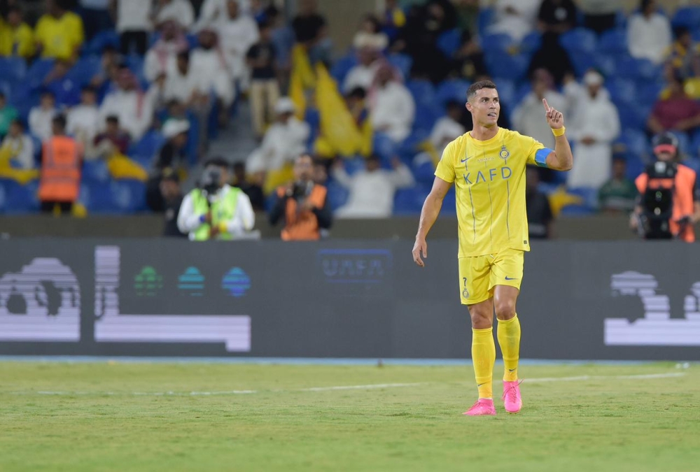 رونالدو.. يدون لقبه الأول مع النصر
