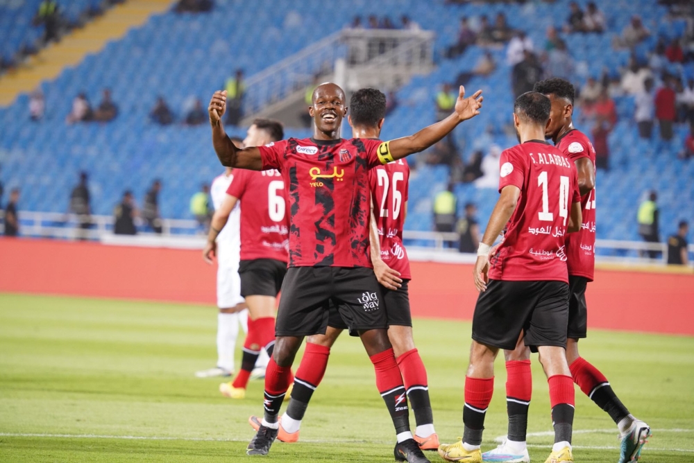 الرياض يبدأ دوري روشن السعودي بنقاط الوحدة