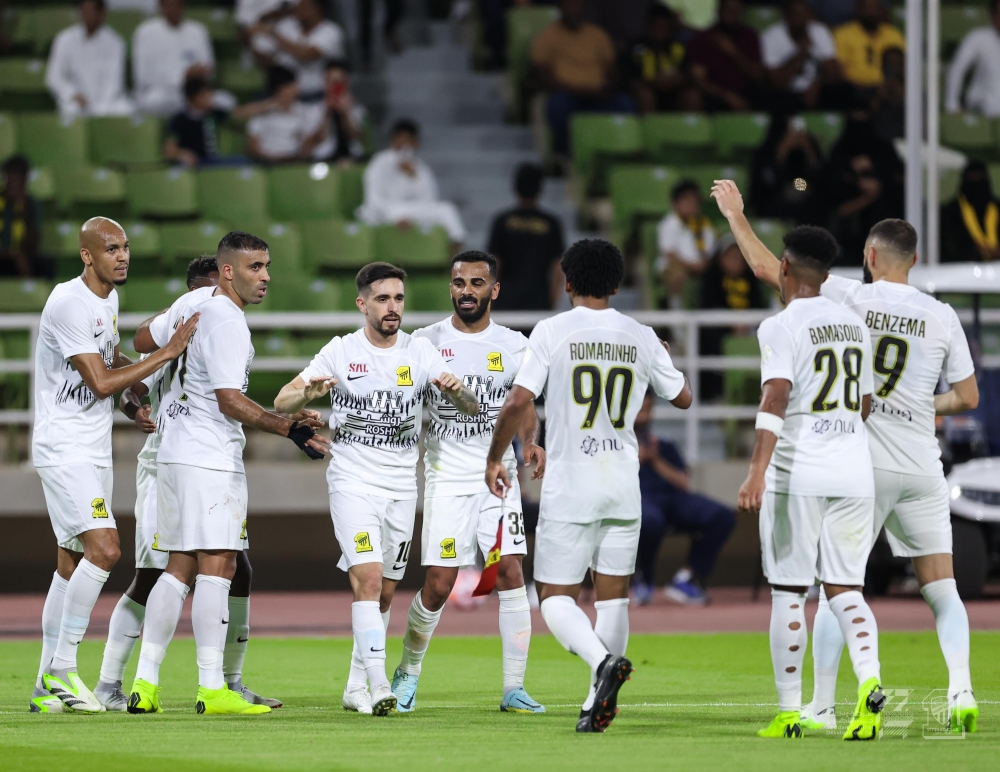الاتحاد يبدأ حملة الدفاع عن اللقب بثلاثية في شباك الرائد