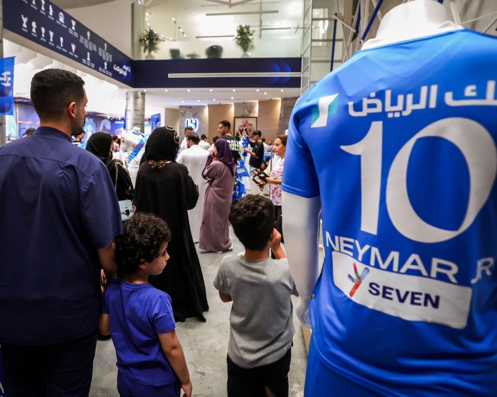 إقبال تاريخي على شراء قميص نيمار من جمهور الهلال 
