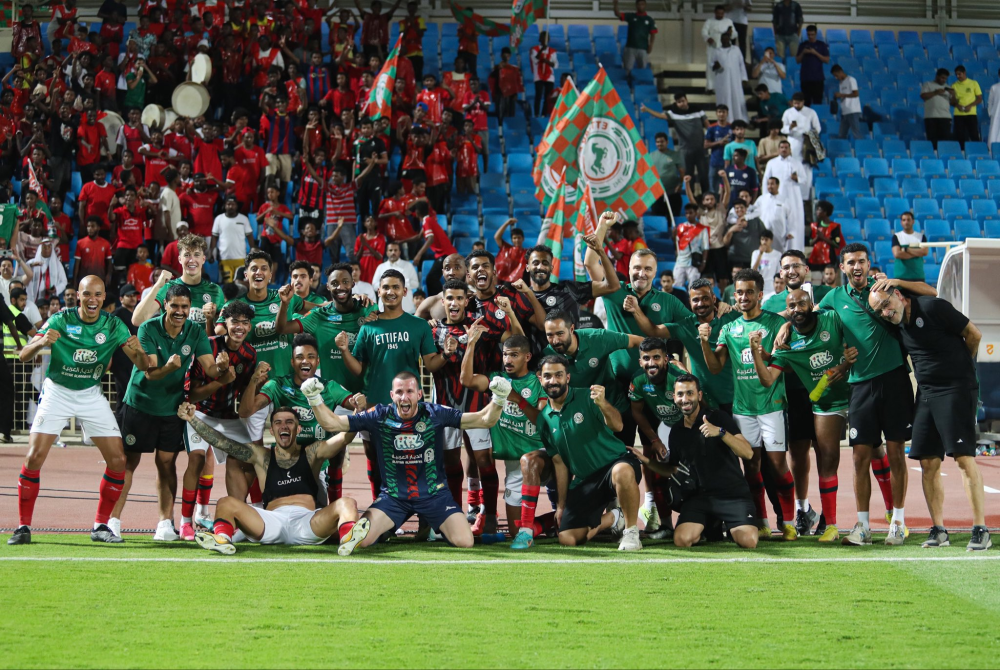 بعد تصدر دوري روشن.. جيرارد يمنح لاعبي الاتفاق راحة