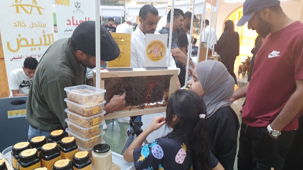 ملكة النحل تجذب الأطفال- اليوم