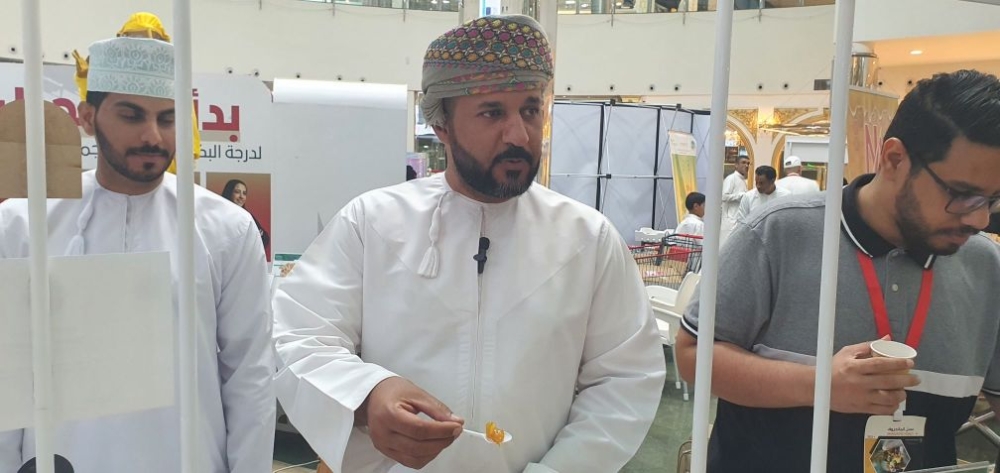 فيديو| ملكة النحل تجذب الأطفال في فعالية 