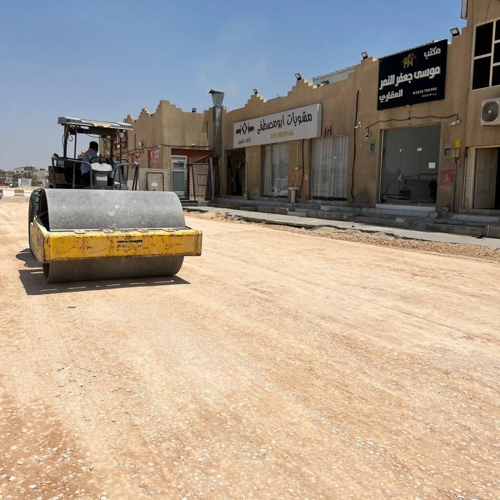 جاري استكمال إزالة باقي العقارات المعترضة مسار الطريق - اليوم