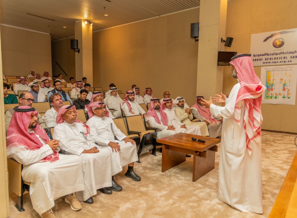 فيديو.. لأول مرة.. تدريب 30 طالبًا على تطبيقات تكنولوجيا المعلومات الجيولوجية