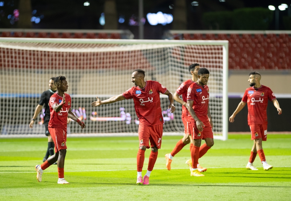 الوحدة يفوز على الطائي بثلاثية في دوري روشن