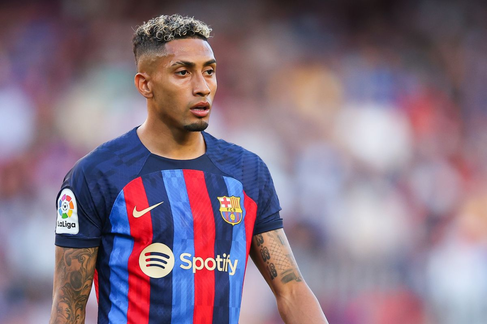 النصر يهتم بالبرازيلي رافينها لاعب برشلونة