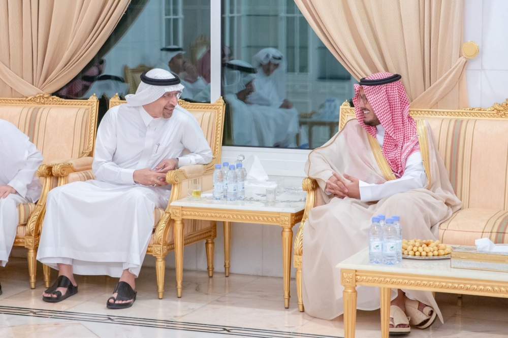 نائب أمير الشرقية يقدم التعازي لعائلتي الفالح والدخيل
