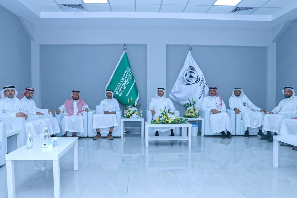 سمو محافظ الأحساء يزور نادي هجر