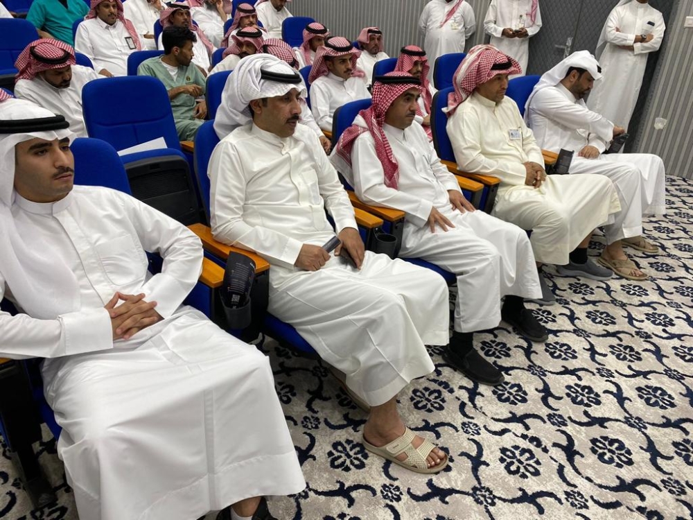 جانب من حضور المواطنين اللقاء - اليوم