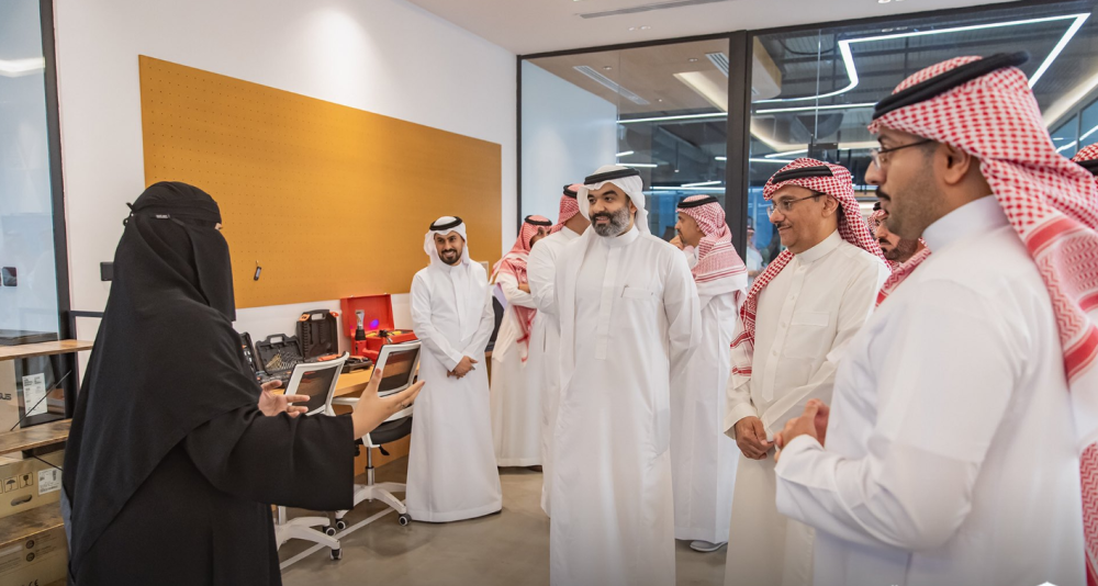وزير الاتصالات يُدشِّن ' معمل كود جامعة الملك سعود ' في الرياض