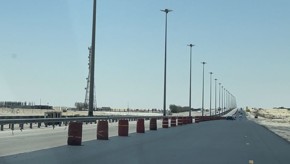 صور.. إغلاق مسارين في طريق 'الدمام - بقيق'