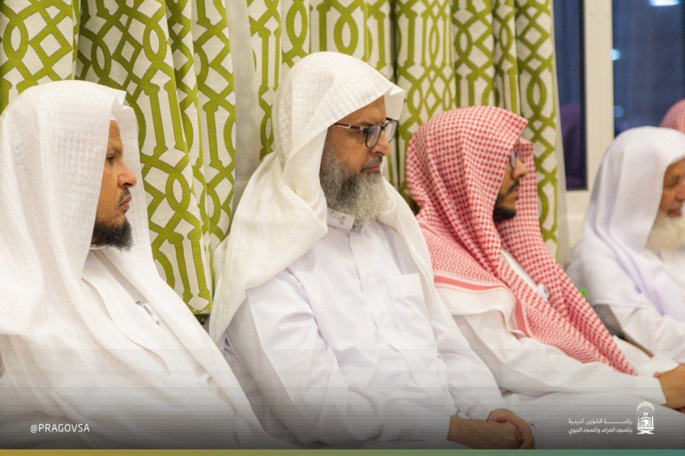 السديس يلتقي بمدرسي المسجد الحرام ومسؤولي وكالة الشؤون التوجيهية والإرشادية- اليوم 