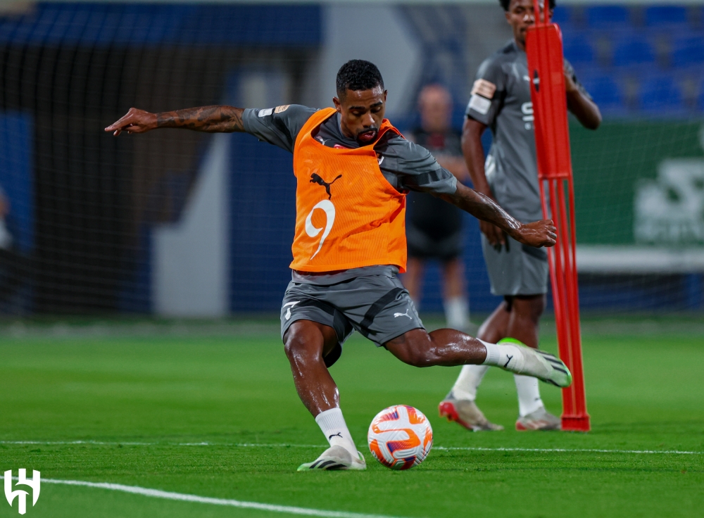 بالتسديد والتكتيك.. جيسوس يُطور من لاعبي الهلال