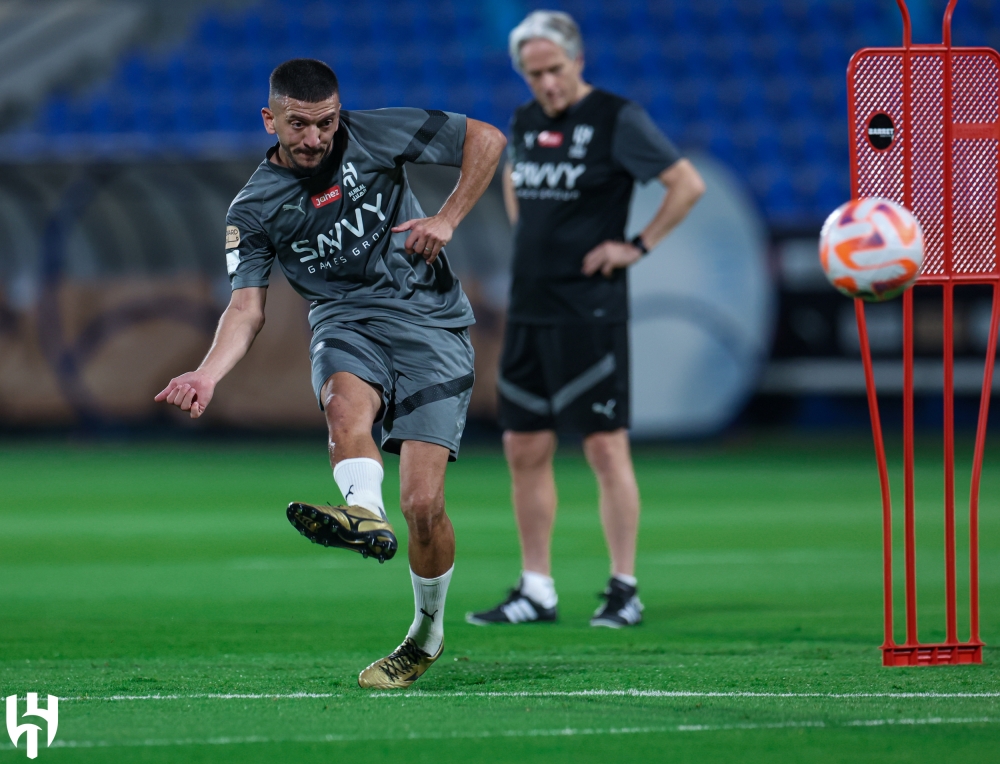 بالتسديد والتكتيك.. جيسوس يُطور من لاعبي الهلال