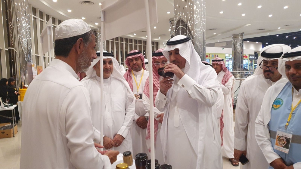 فيديو | مُعلم تربية النحل.. 
