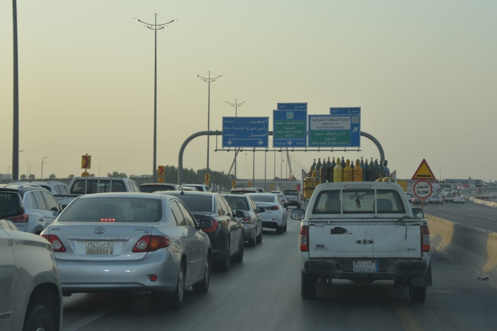 شاهد| مطالبات عاجلة بحلول للازدحام المروري في الدمام