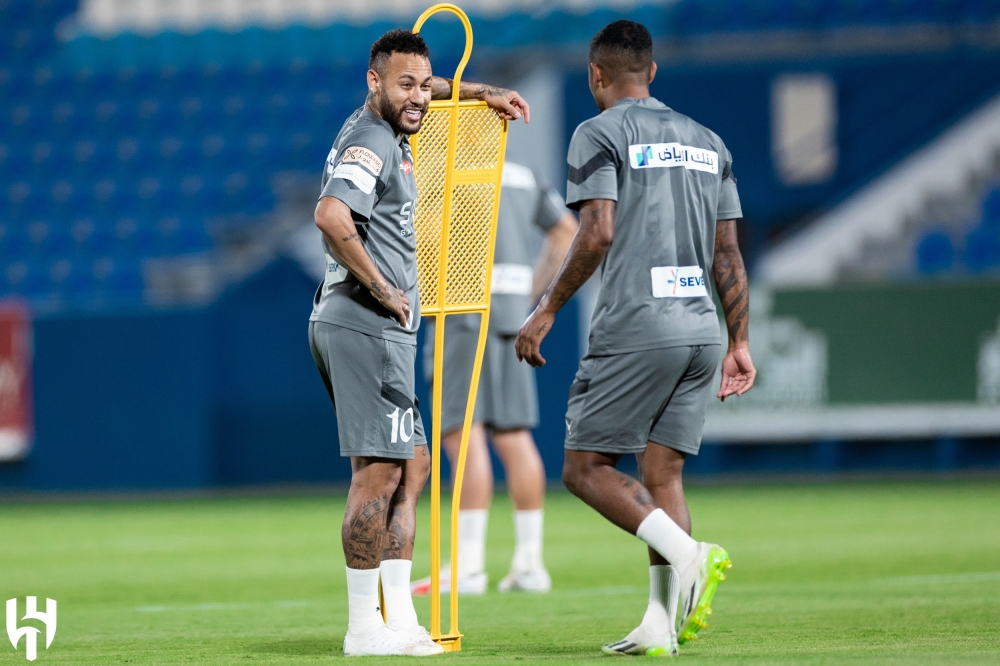 استعدادا لمواجهة الرياض.. جيسوس يضم نيمار لقائمة الهلال