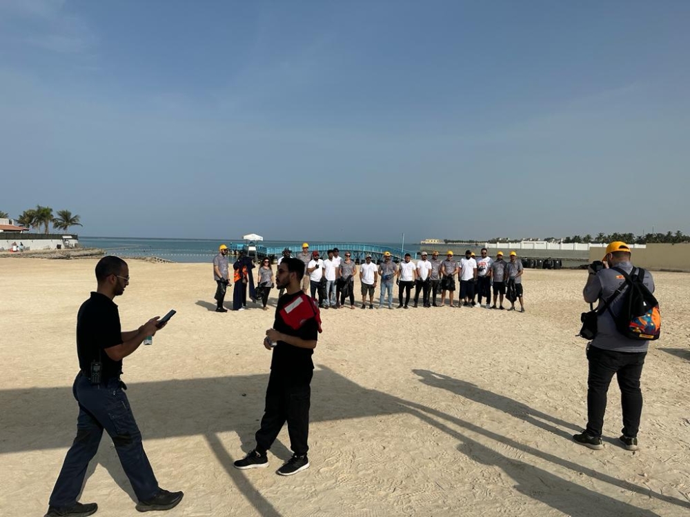 حملة تنظيف شواطئ محافظة جدة- اليوم