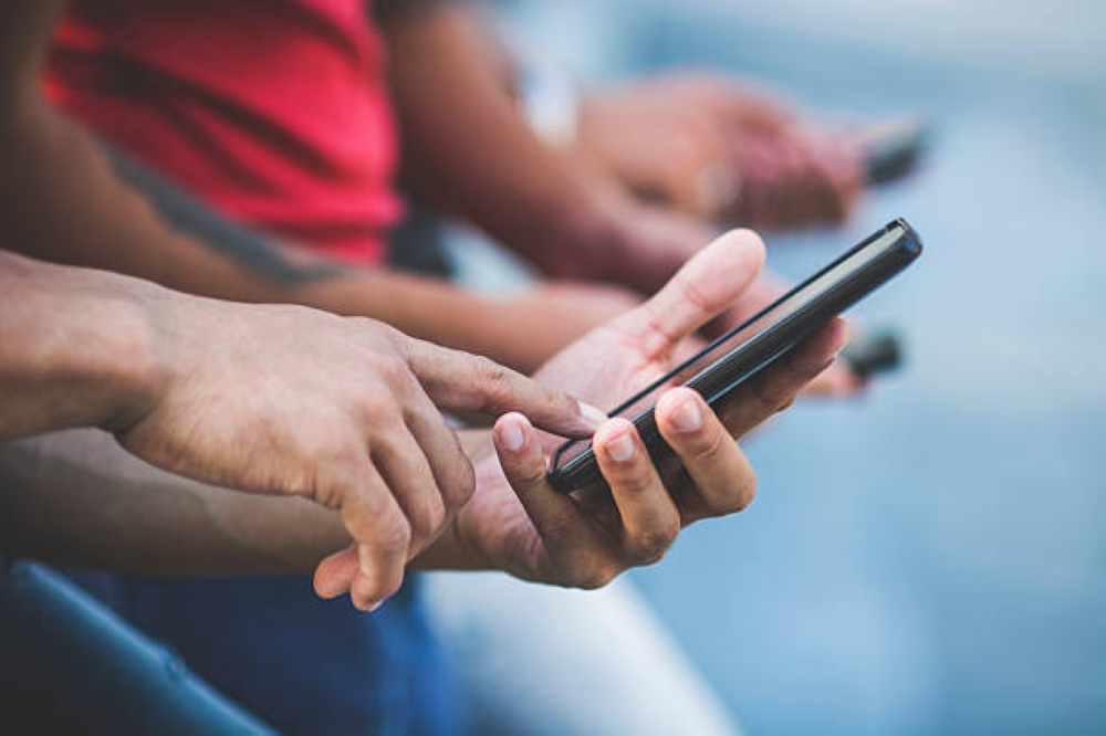 المستخدمين يستطيعون الوصول إلى هواريزون وورلدز، من خلال تطبيق ميتا كويست للأجهزة المحمولة- مشاع إبداعي