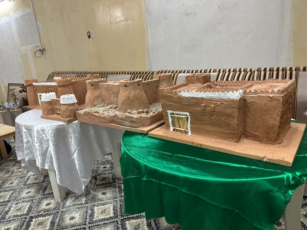 فيديو.. نحات يجسّد المعالم التراثية السعودية بمجسمات واقعية 