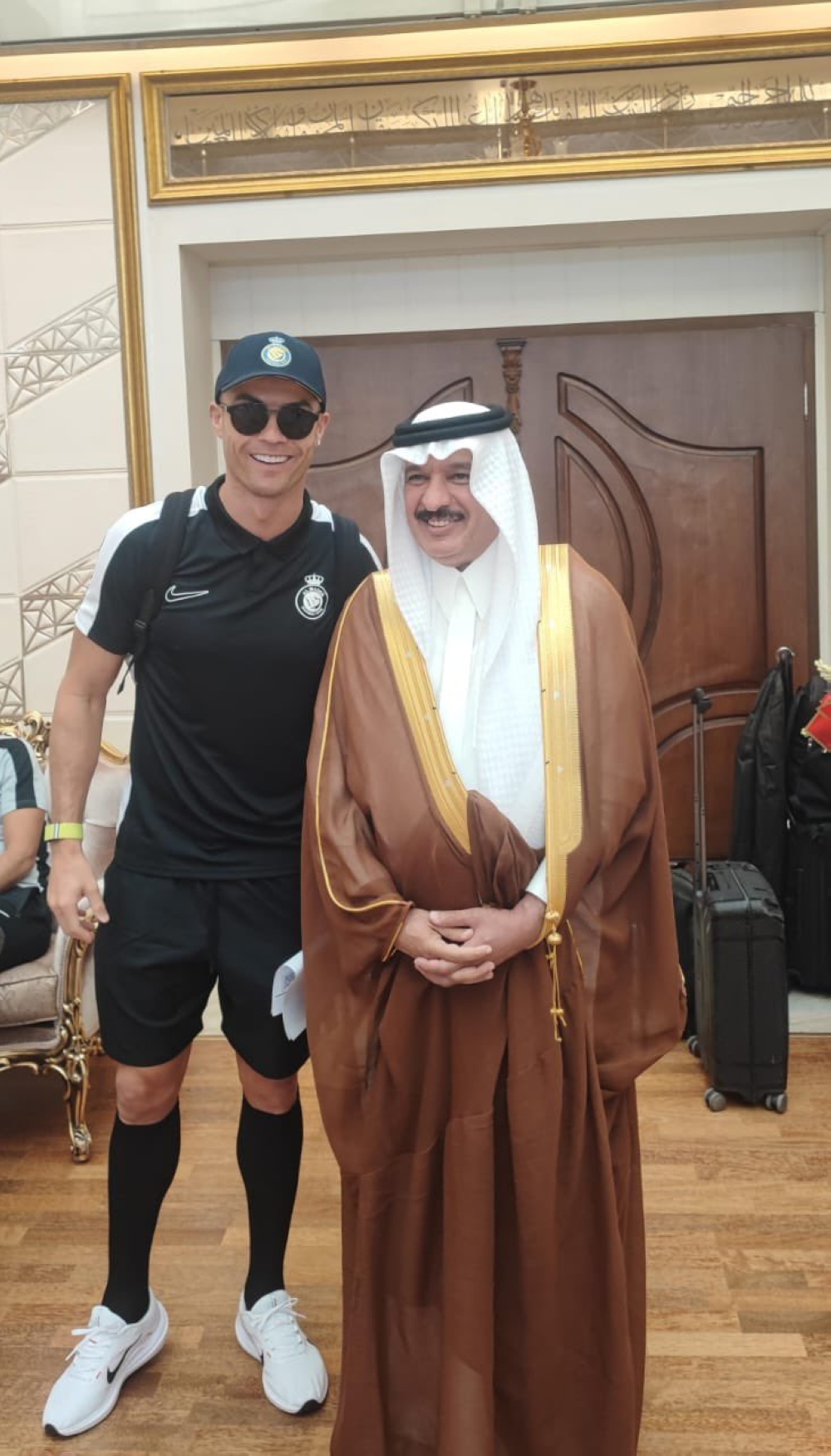 السفير السعودي في إيران يستقبل بعثة النصر