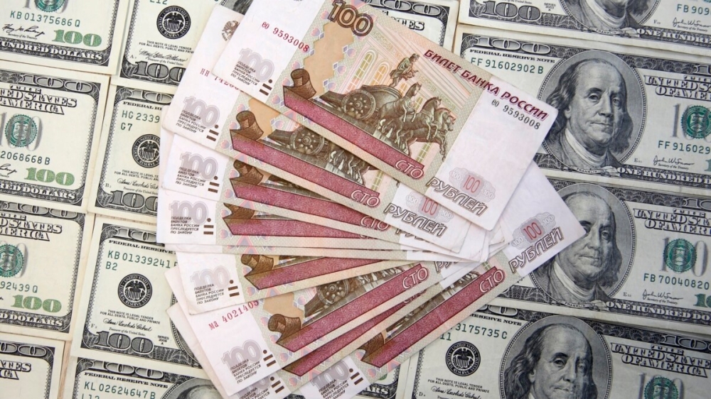 بورصة موسكو.. تراجع سعر الدولار مقابل الروبل