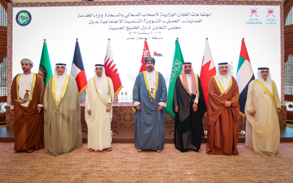 وزير العمل خلال اجتماع وزراء العمل بدول مجلس التعاون في مسقط - حساب وزير الموارد البشرية