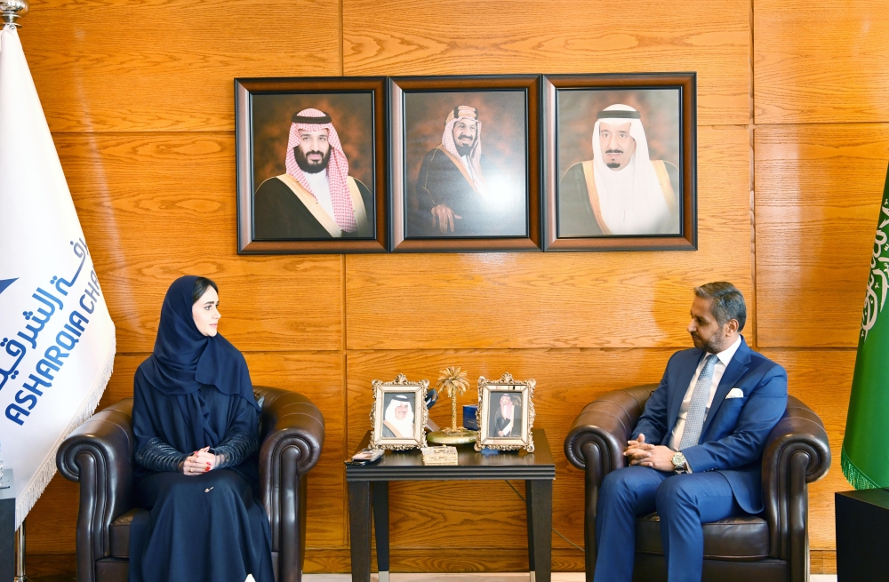 أغاريد عبدالجواد عضو غرفة الشرقية مستقبلة السفير ضياء الدين بامخرمة - اليوم
