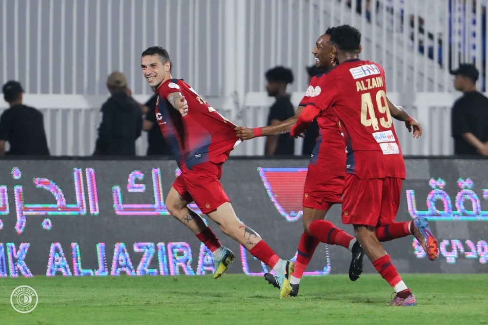 ضمك يوقف قطار الهلال