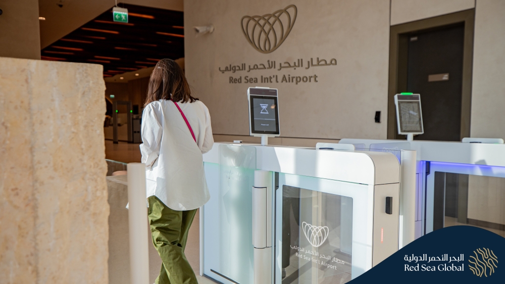 من المتوقع أن يرى الزوار العلامة التجارية بأشكال مختلفة في نقاط متعددة في المطار - البحر الأحمر الدولية