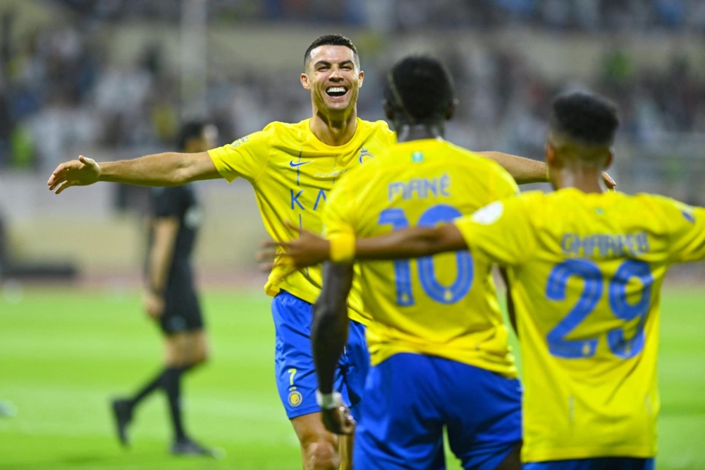النصر يتسبب في نقل مدرب بيرسبوليس إلى المستشفى
