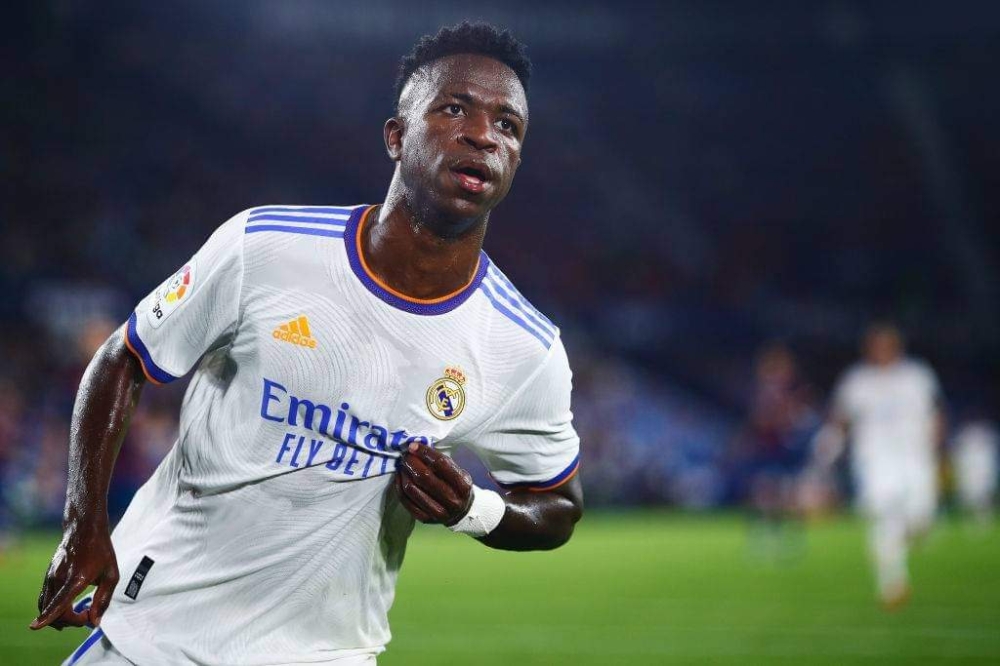 رسميًا .. فينيسيوس جونيور خارج ديربي مدريد