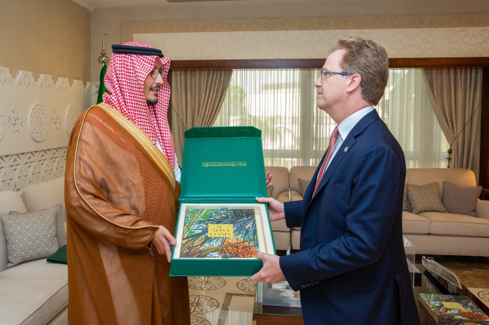 نائب أمير الشرقية يستقبل السفير الكندي - اليوم